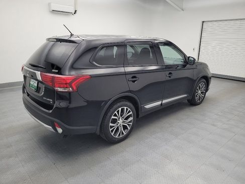 Used 2016 Mitsubishi Outlander SE AWD/4WD image 10