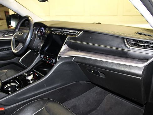Used 2022 Jeep Grand Cherokee Limited w/ MOPAR Finishing Package AWD/4WD image 31