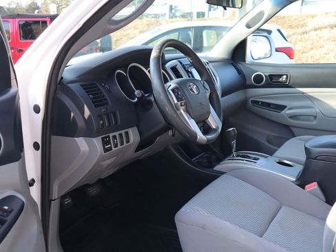 Used 2014 Toyota Tacoma PreRunner w/ SR5 Package image 8