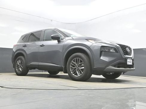 Used 2023 Nissan Rogue S AWD/4WD image 30