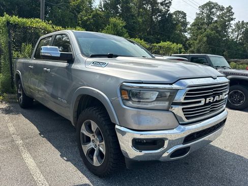 Used 2019 RAM 1500 Laramie AWD/4WD image 3
