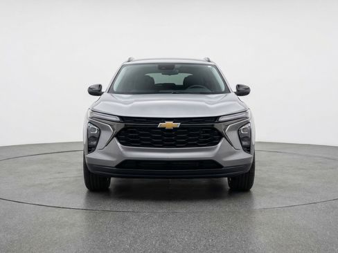 Used 2025 Chevrolet Blazer LT FWD image 2