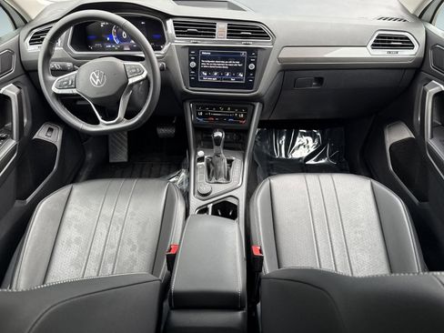 Used 2024 Volkswagen Tiguan SE AWD/4WD image 14