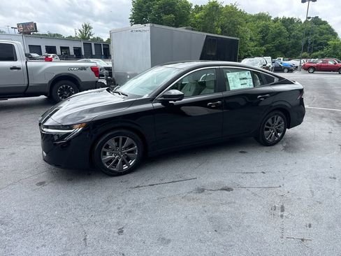 New 2026 Nissan Sentra SL FWD image 2