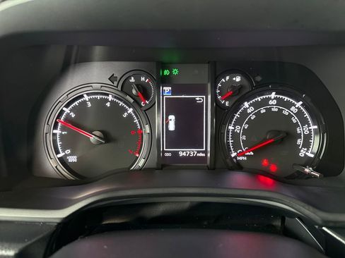Used 2022 Toyota 4Runner SR5 Premium w/ Moonroof Package RWD image 27