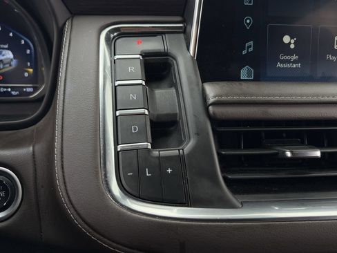 Used 2024 Chevrolet Suburban LT RWD image 19