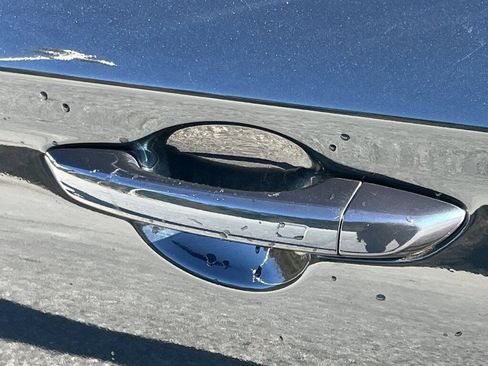 Used 2025 Genesis G70 2.5T image 30