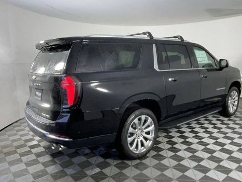 New 2025 Chevrolet Suburban Premier image 4