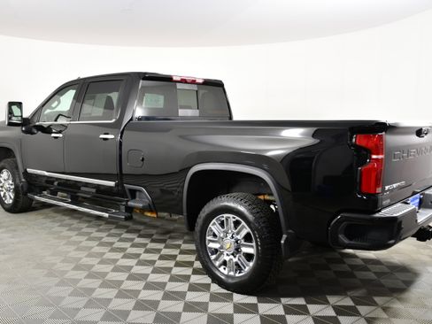 Used 2024 Chevrolet Silverado 3500 High Country w/ High Country Premium Package AWD/4WD image 8
