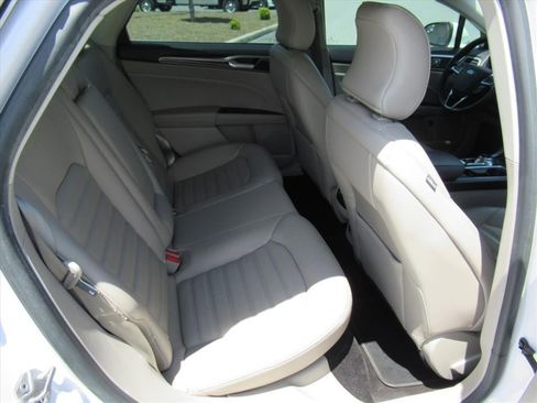 Used 2018 Ford Fusion SE FWD image 28