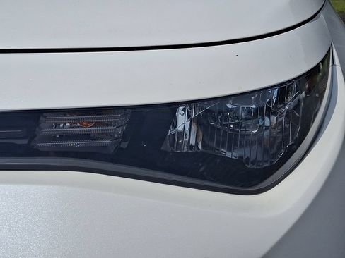 Used 2025 Kia Soul LX w/ LX Technology Package FWD image 9