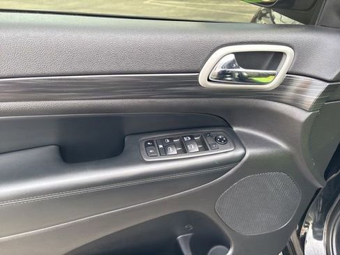 Used 2021 Jeep Grand Cherokee Laredo X image 11