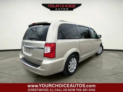 Used 2014 Chrysler Town & Country Touring FWD image 5