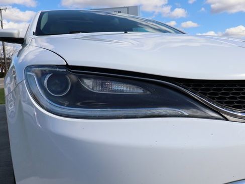 Used 2017 Chrysler 200 Limited Platinum w/ Comfort & Convenience Group image 3