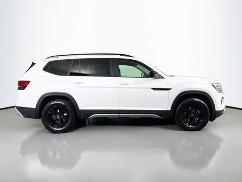 New 2026 Volkswagen Atlas Peak Edition image 8