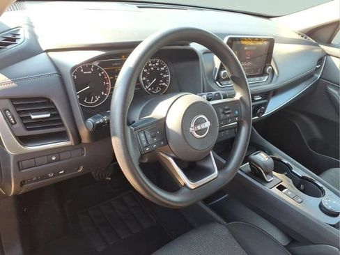 Used 2024 Nissan Rogue SV AWD/4WD image 5