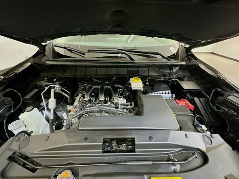 Used 2024 Nissan Pathfinder S image 34