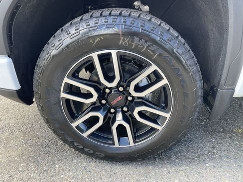 New 2026 GMC Sierra 1500 AT4 w/ AT4 Premium Package AWD/4WD image 34