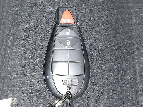 Used 2019 Dodge Grand Caravan SE w/ UConnect Hands-Free Group FWD image 32