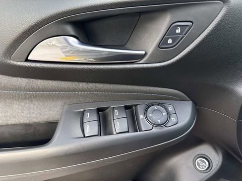 Used 2025 Buick Envista Sport Touring w/ Convenience I Package FWD image 19