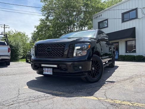 Used 2018 Nissan Titan SV w/ SV Convenience Package AWD/4WD image 1