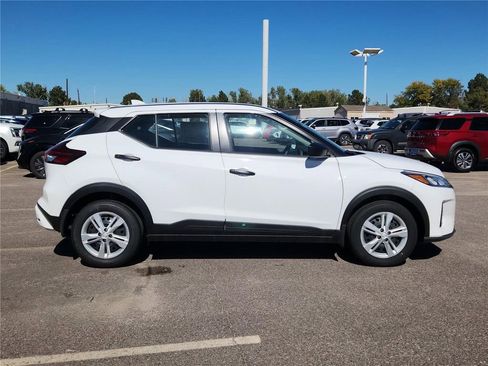New 2025 Nissan Kicks Play S image 2