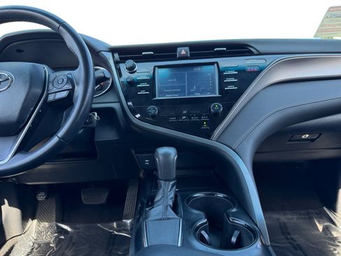Used 2019 Toyota Camry SE w/ Carpet Mat Package FWD image 11