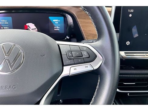 Used 2024 Volkswagen Atlas SE FWD image 12