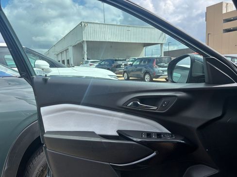 Used 2025 Chevrolet Trax LT w/ LT Convenience Package FWD image 18