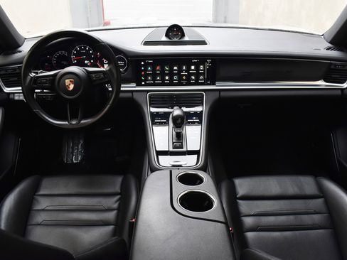 Used 2023 Porsche Panamera 4 Platinum Edition image 30