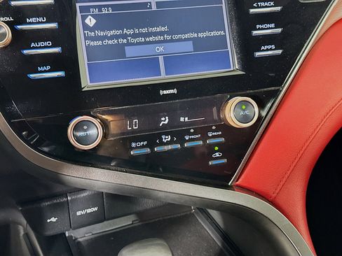Used 2020 Toyota Camry SE FWD image 23