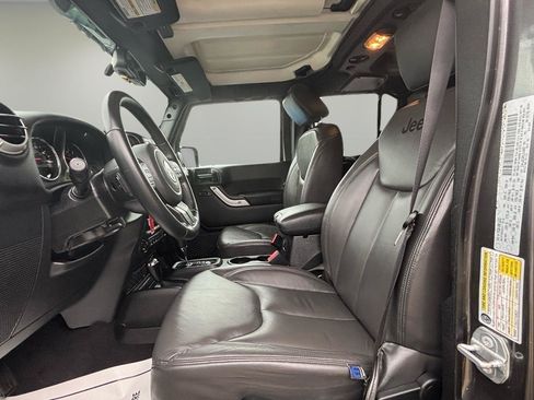 Used 2017 Jeep Wrangler Unlimited Sahara w/ Dual Top Group AWD/4WD image 6