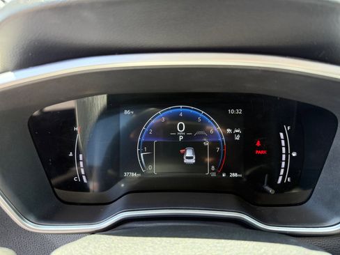 Used 2024 Toyota Corolla Cross XLE image 11