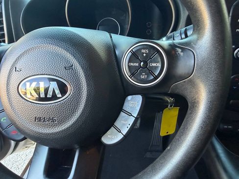 Used 2017 Kia Soul + FWD image 19