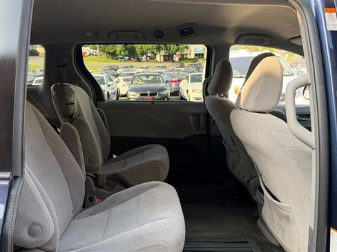Used 2018 Toyota Sienna LE FWD image 16