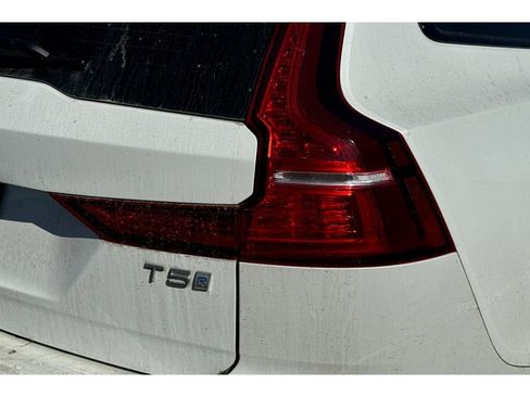 Used 2020 Volvo V60 T6 R-Design image 6