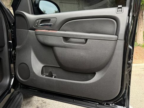 Used 2013 Chevrolet Tahoe LT RWD image 39