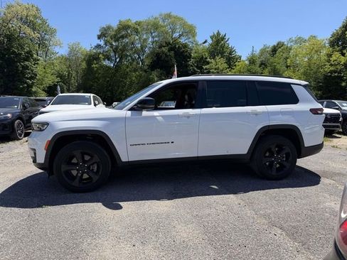 Used 2023 Jeep Grand Cherokee L Laredo AWD/4WD image 2