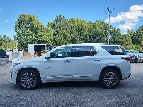 Used 2022 Chevrolet Traverse High Country w/ LPO, Floor Liner Package AWD/4WD image 2