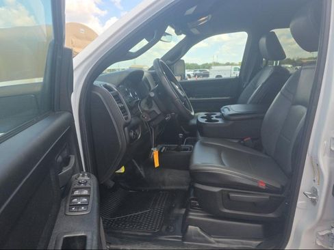 Used 2023 RAM 2500 Tradesman w/ Chrome Appearance Group AWD/4WD image 7