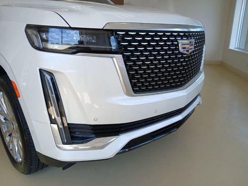 Used 2023 Cadillac Escalade Premium Luxury AWD/4WD image 6