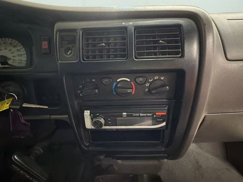 Used 2004 Toyota Tacoma 4x4 Xtracab V6 image 11