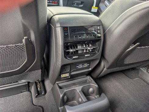 New 2025 Jeep Grand Cherokee L Altitude image 30