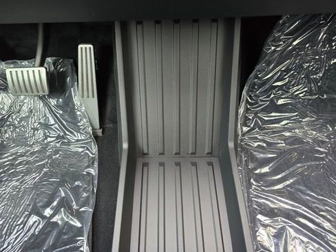 Used 2025 Tesla Cybertruck AWD Crew Cab image 40