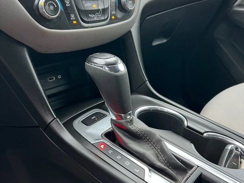 Used 2019 Chevrolet Equinox LS w/ LS Convenience Package image 19