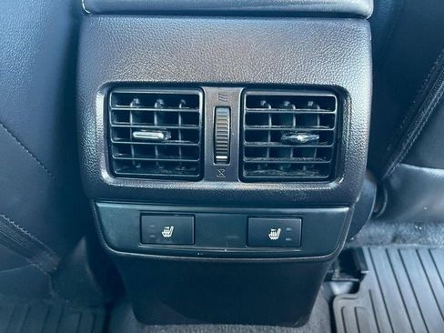 Used 2017 Subaru Outback 2.5i Limited image 11