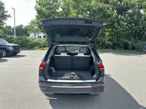 Used 2021 Volkswagen Tiguan SE w/ Panoramic Sunroof Package FWD image 35
