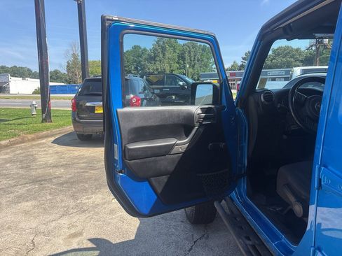 Used 2016 Jeep Wrangler Unlimited Sport w/ Connectivity Group AWD/4WD image 8