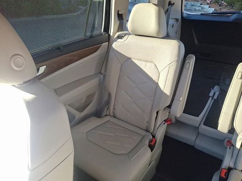 Certified 2025 Volkswagen Atlas SE image 18