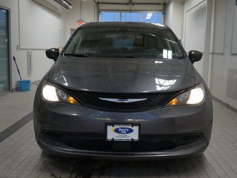 Used 2022 Chrysler Voyager LX FWD image 8